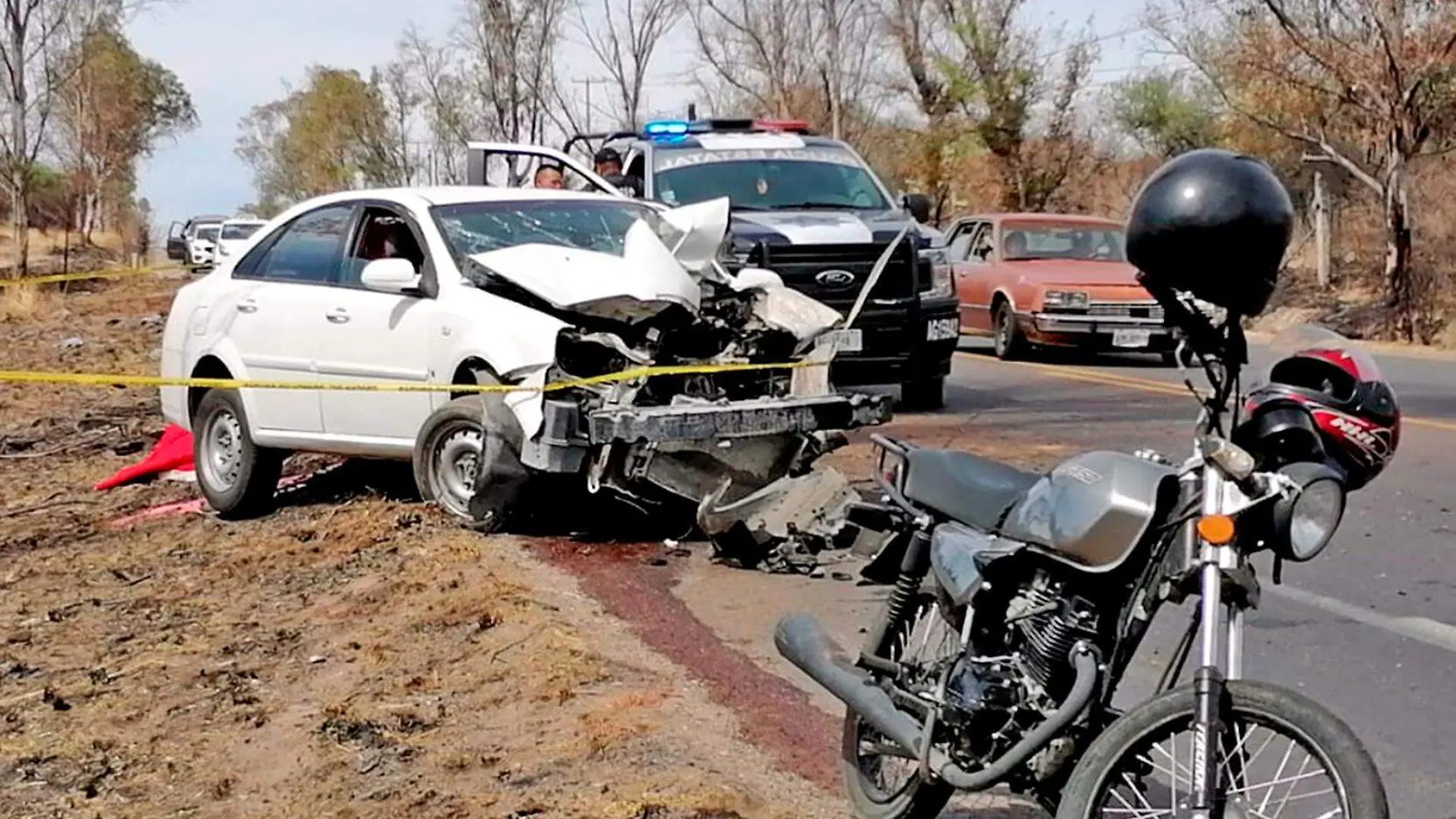 automovil con el frente destrozado